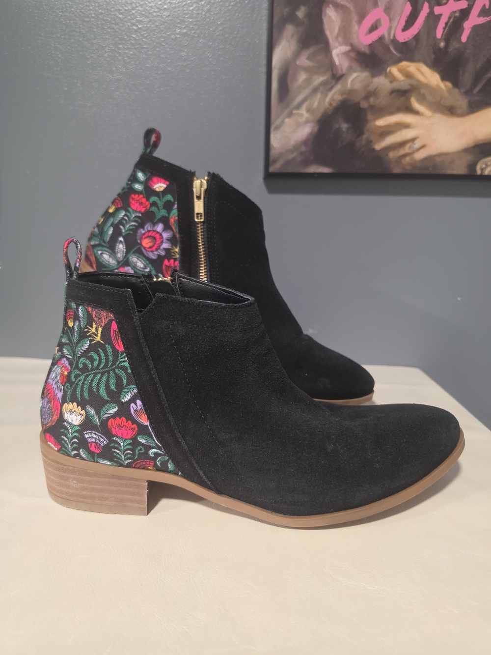 inkkas Rooster Black Suede Zip Up Ankle Booties Colorful Floral Sides Size 11